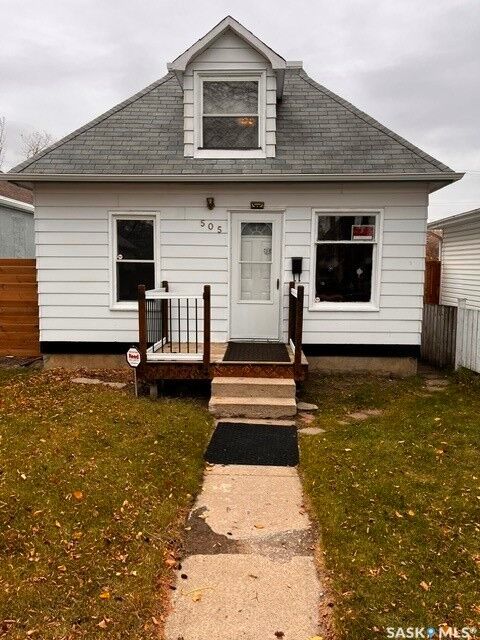 Property Photo:  505 I Avenue S  SK S7M 1Y6 