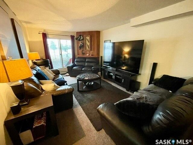 Property Photo: 425 115th Street E 1615 SK S7N 2E5