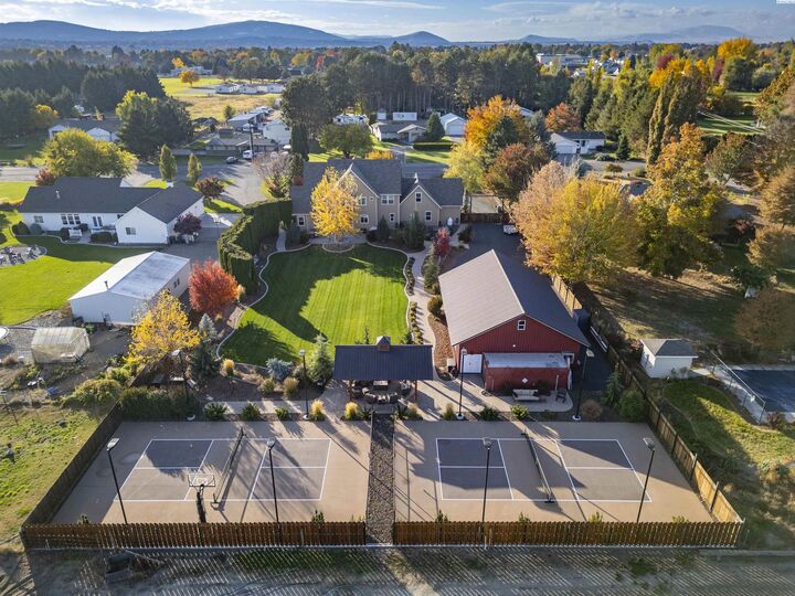 Property Photo: 2613 Road 80 WA 99301