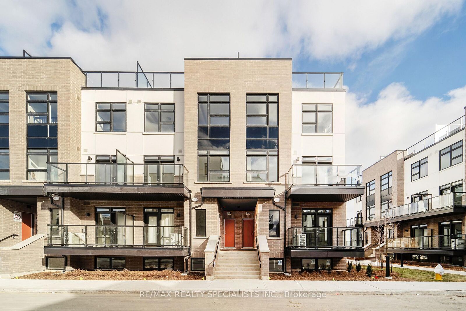Property Photo:  1577 Rose Way 122  ON L9E 1N4 
