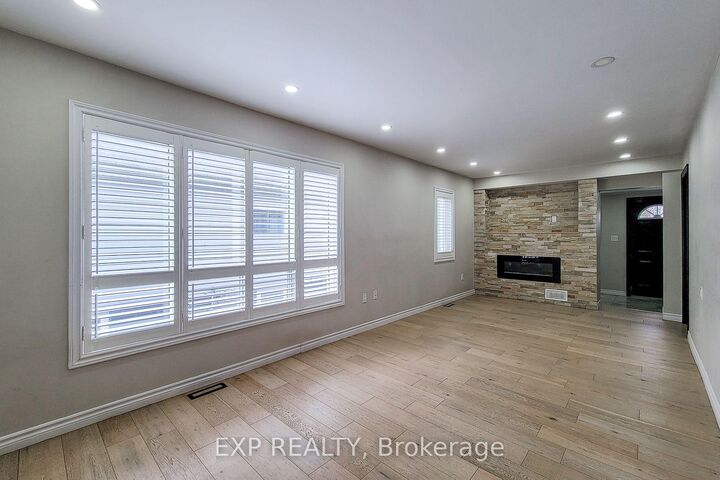 Property Photo:  303 Deere Street  ON L3B 2L9 
