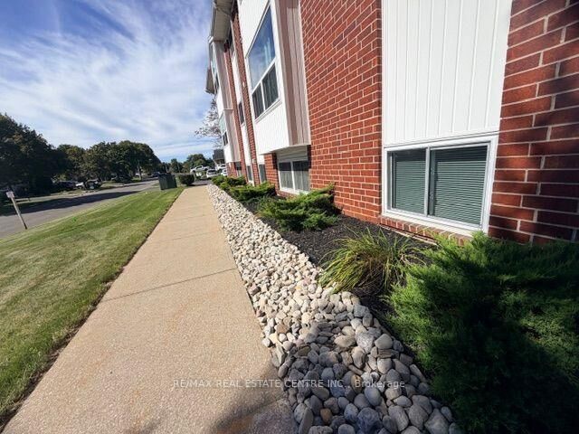 Property Photo:  60 Donly Drive S 301  ON N3Y 5K3 