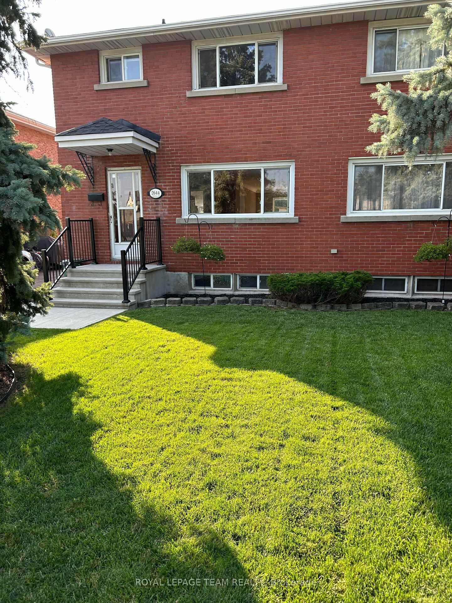 Property Photo:  2644 Alta Vista Drive  ON K1V 7T2 