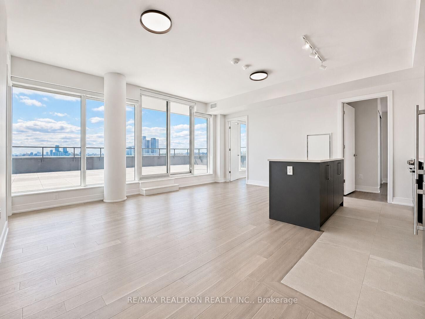 Property Photo: 664 Spadina Avenue 1001 ON M5S 2H7