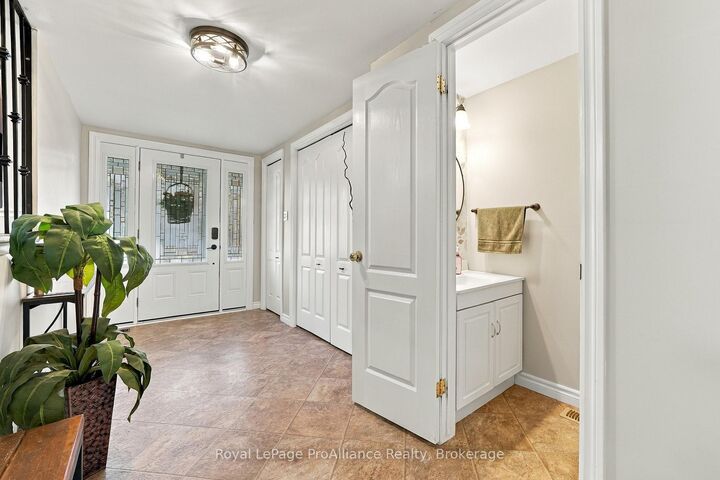 Property Photo:  18 Diamond Crescent  ON K8N 5G6 