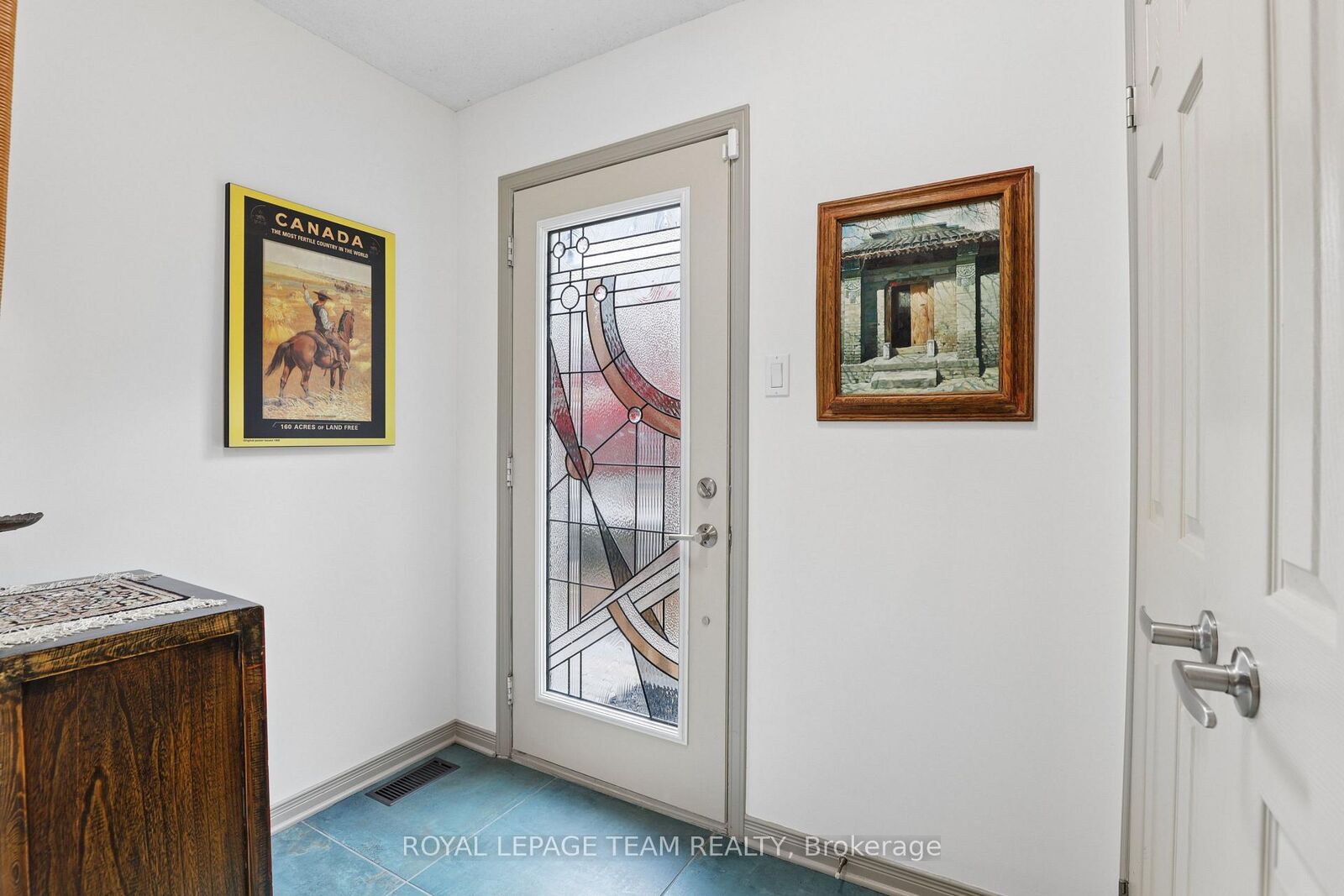 Property Photo:  11 Craftsman Private  ON K1Y 4W9 