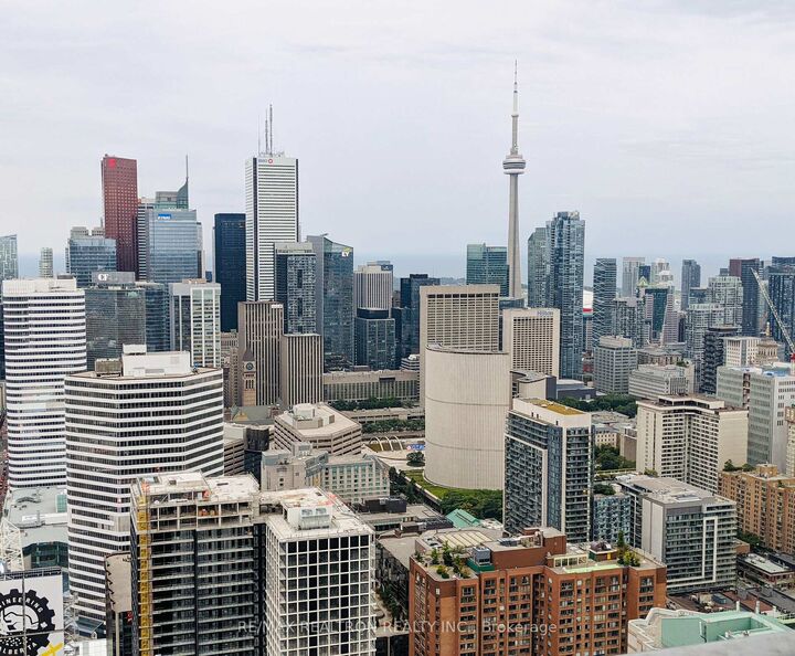 Property Photo:  386 Yonge Street 5207  ON M5B 0A5 