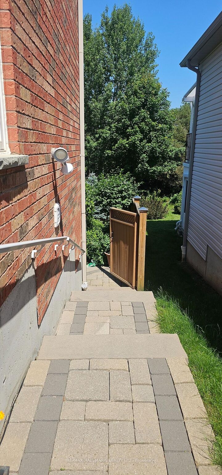 Property Photo:  21 Oakside Drive Lower Level  ON L9P 2A4 