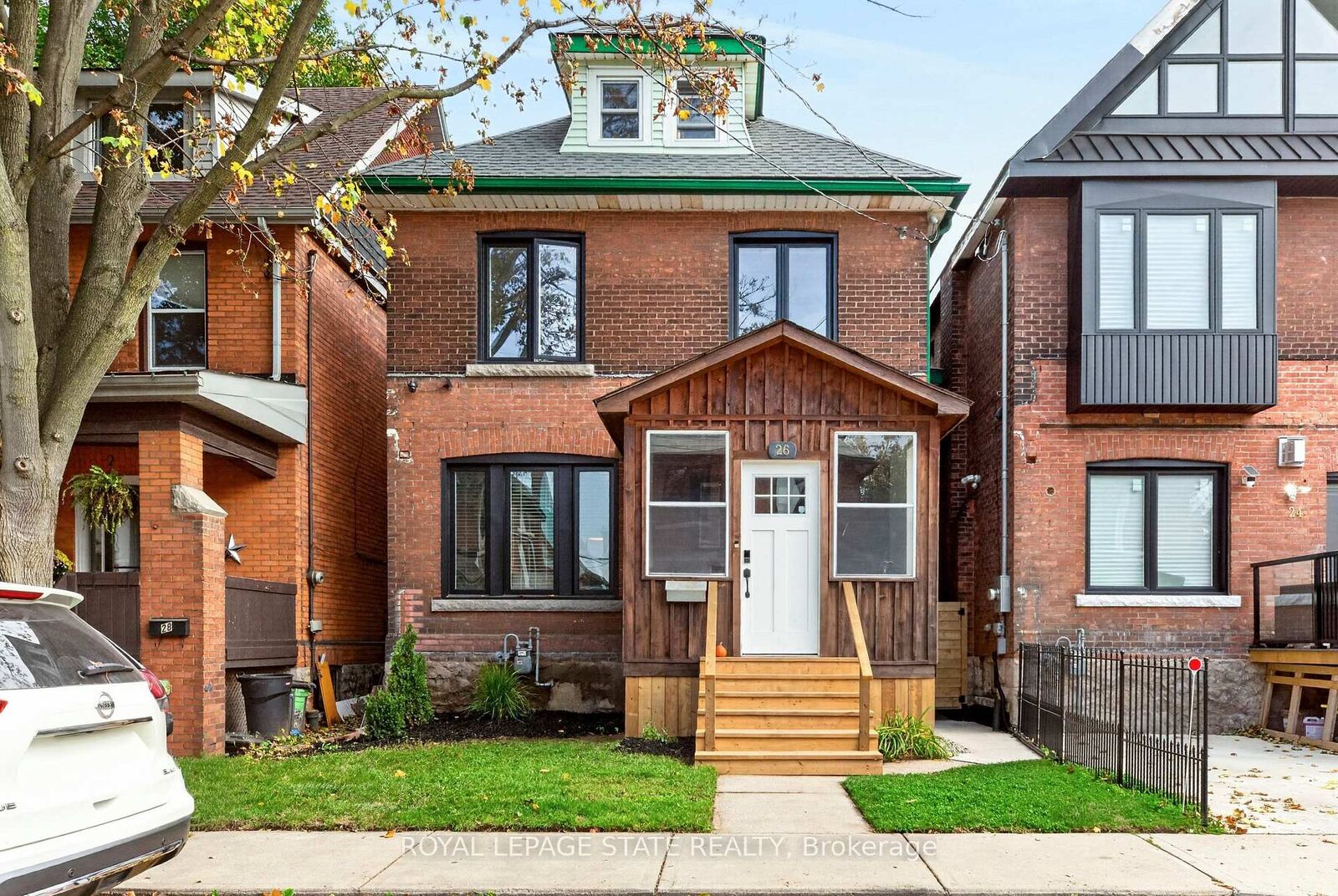Property Photo:  26 Hazel Avenue  ON L8L 6C9 