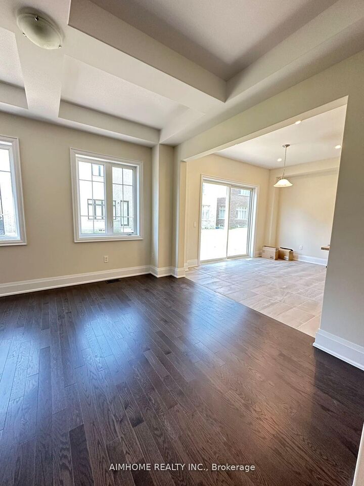 Property Photo:  14 Cinquefoil Street 4  ON L4E 1J9 