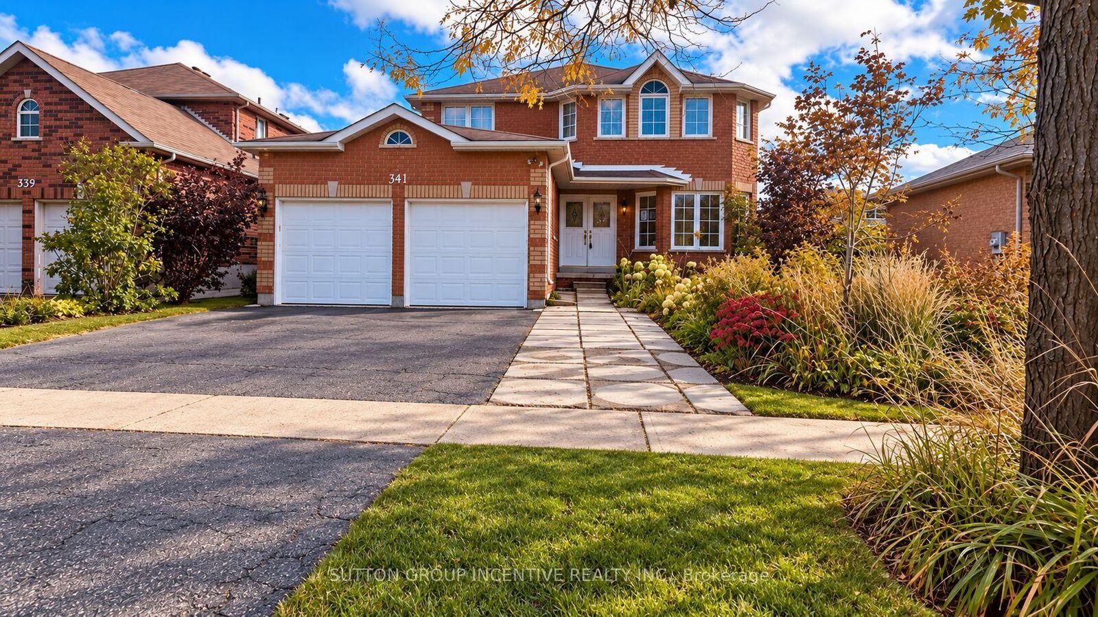 Property Photo: 341 Livingstone Street W ON L4N 7C5
