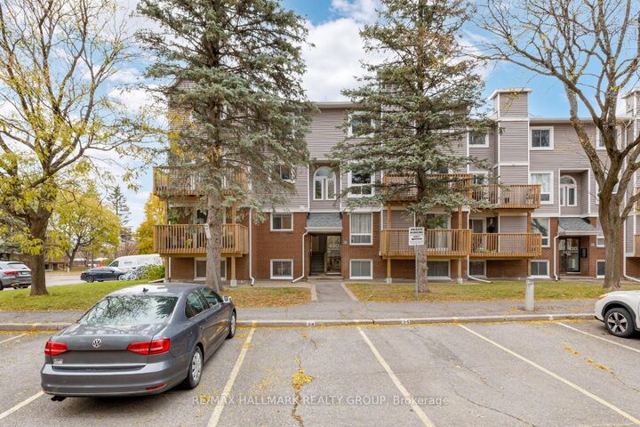 Property Photo:  400 Fenerty Court 1  ON K2L 3A9 