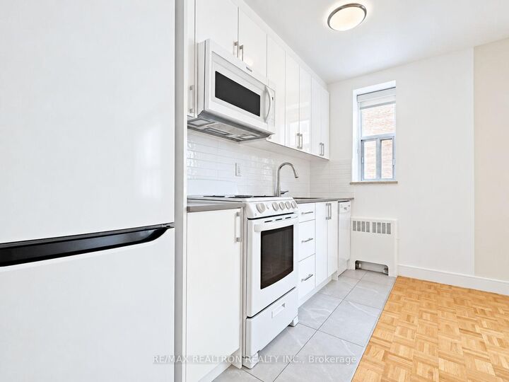 Property Photo:  1291 Bayview Avenue 203  ON M4G 2Z9 