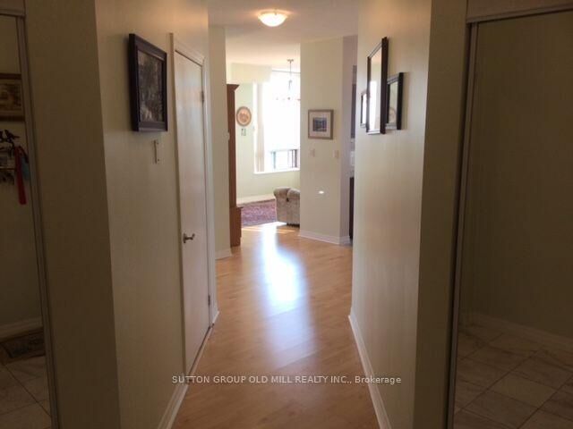 Property Photo:  1359 Rathburn Road E 909  ON L4W 5P7 