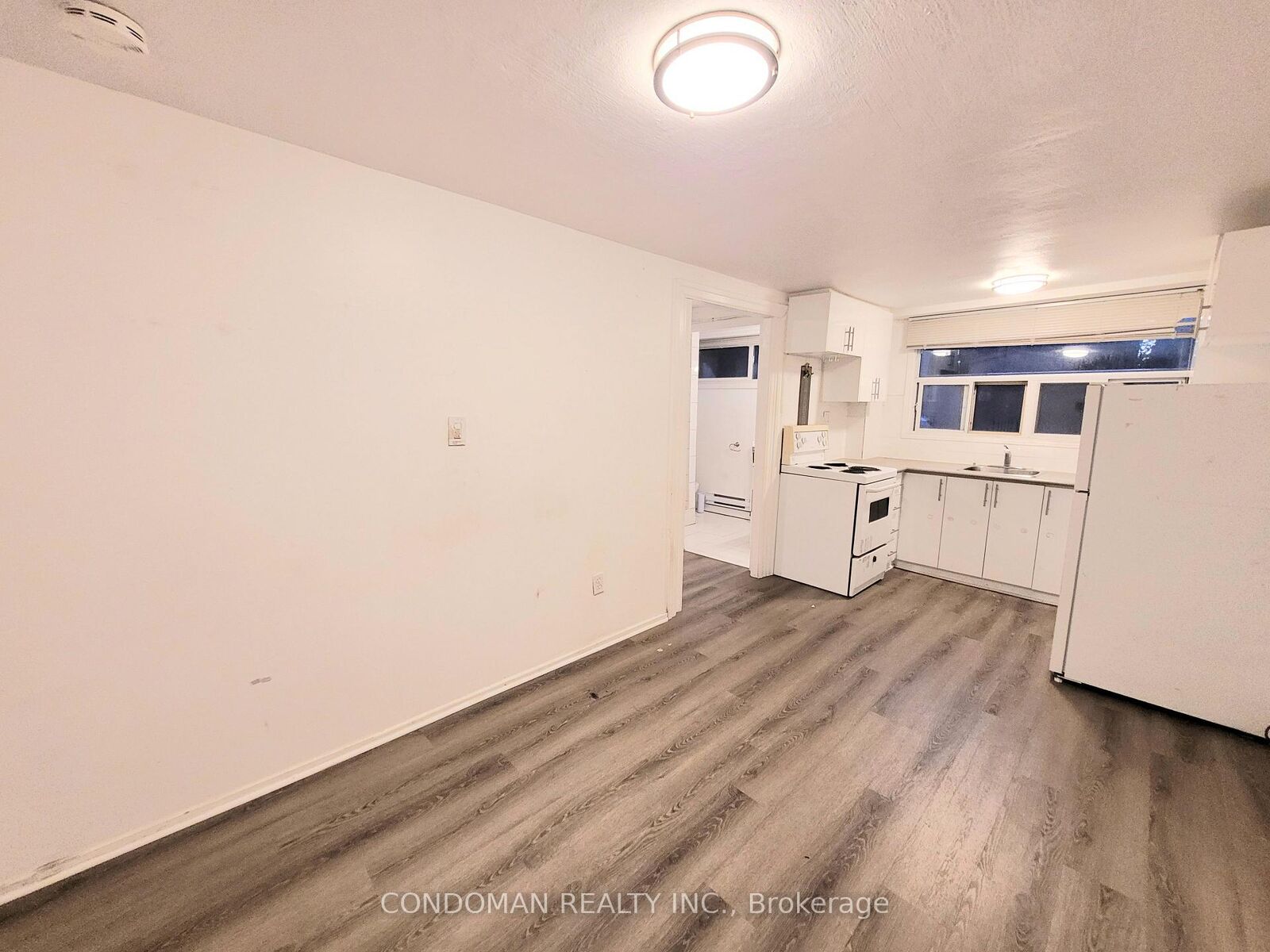 Property Photo: 850 Broadview Avenue Coach House #22 ON M4K 2R1