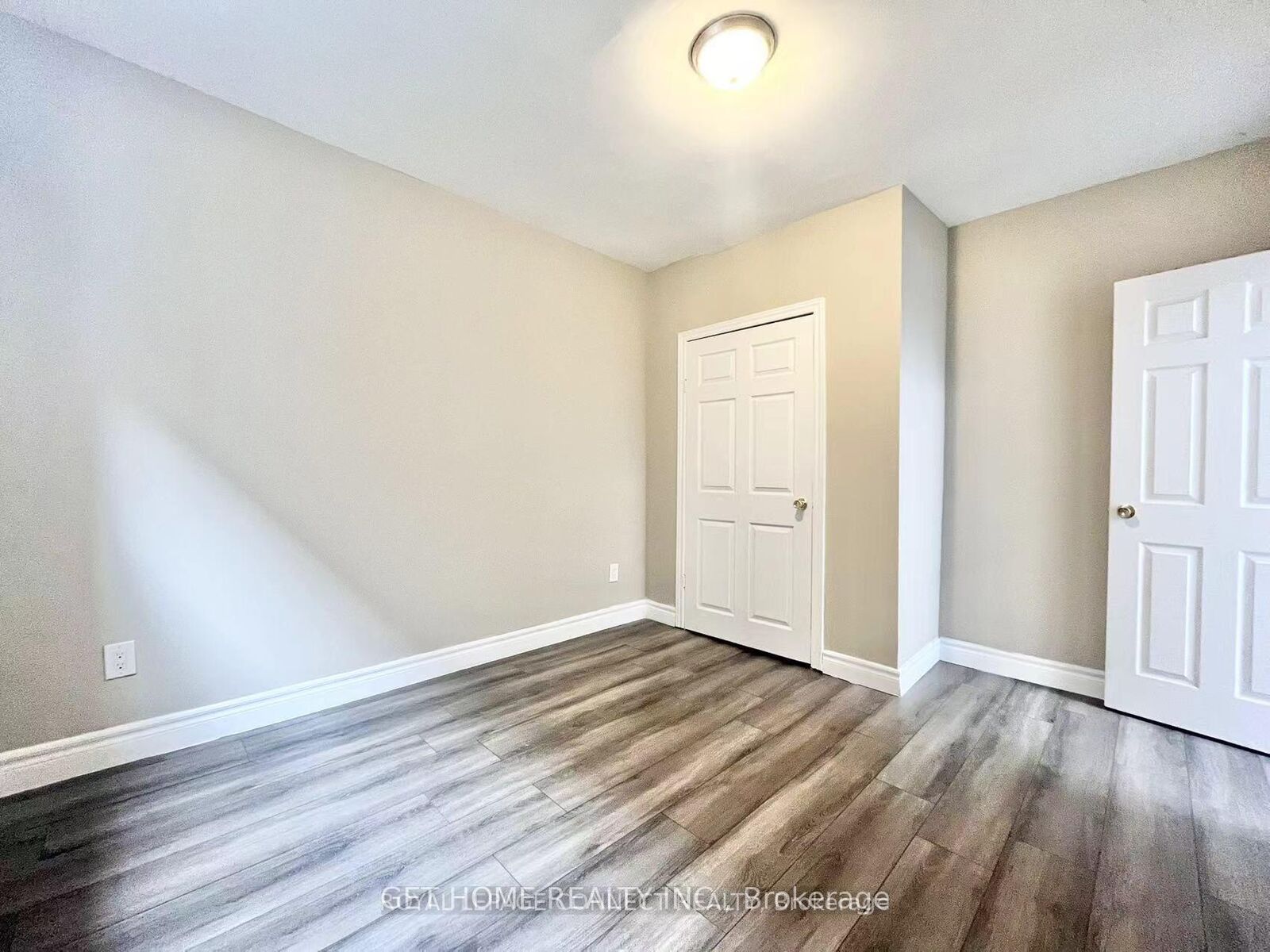 Property Photo:  2046A Danforth Avenue  ON M4C 1J6 