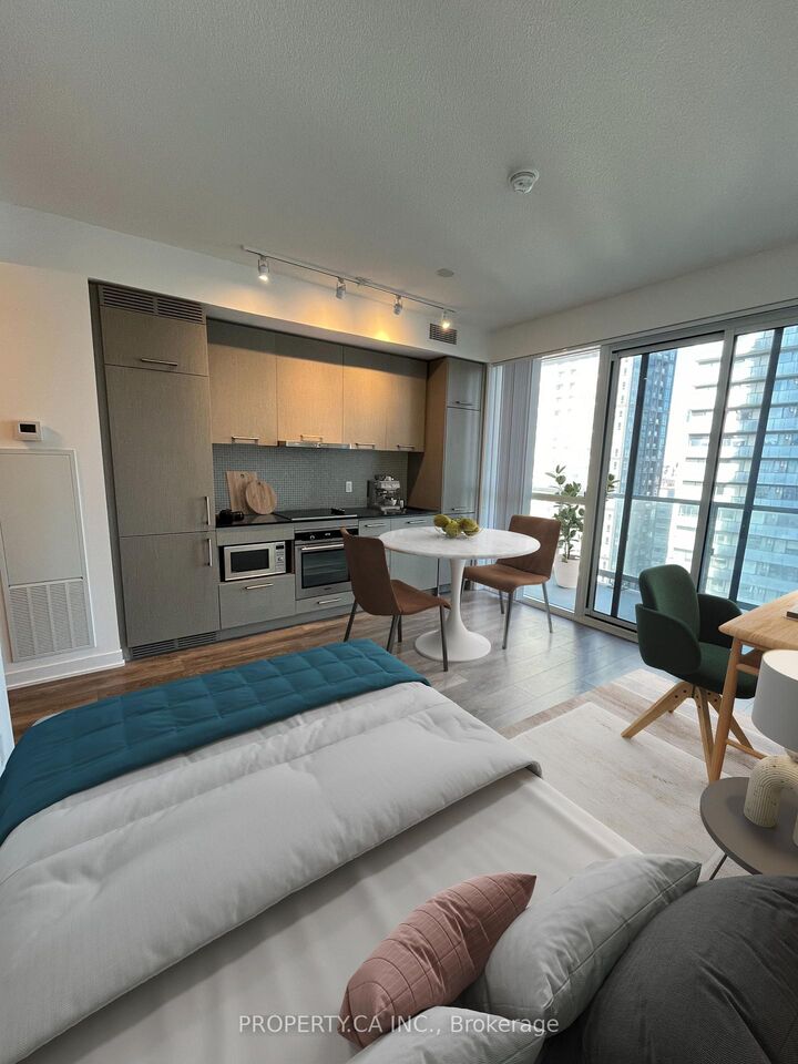 Property Photo: 87 Peter Street 2809 ON M5V 2G4