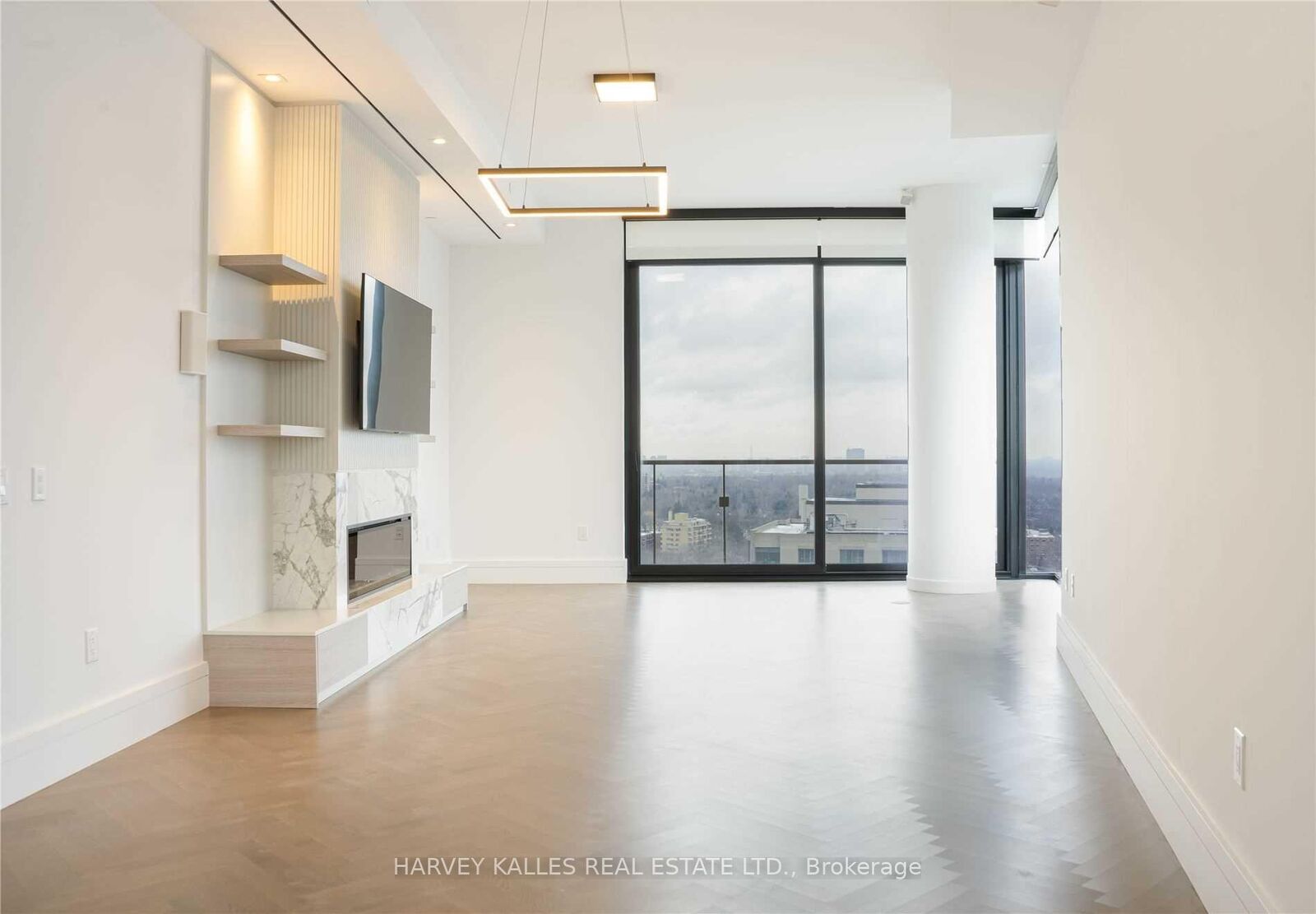 Property Photo: 215 Lonsdale Road 1905 ON M4V 1W7