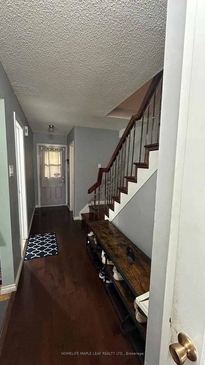 Property Photo:  31 Newbridge Crescent Main Floor  ON L6S 4B5 