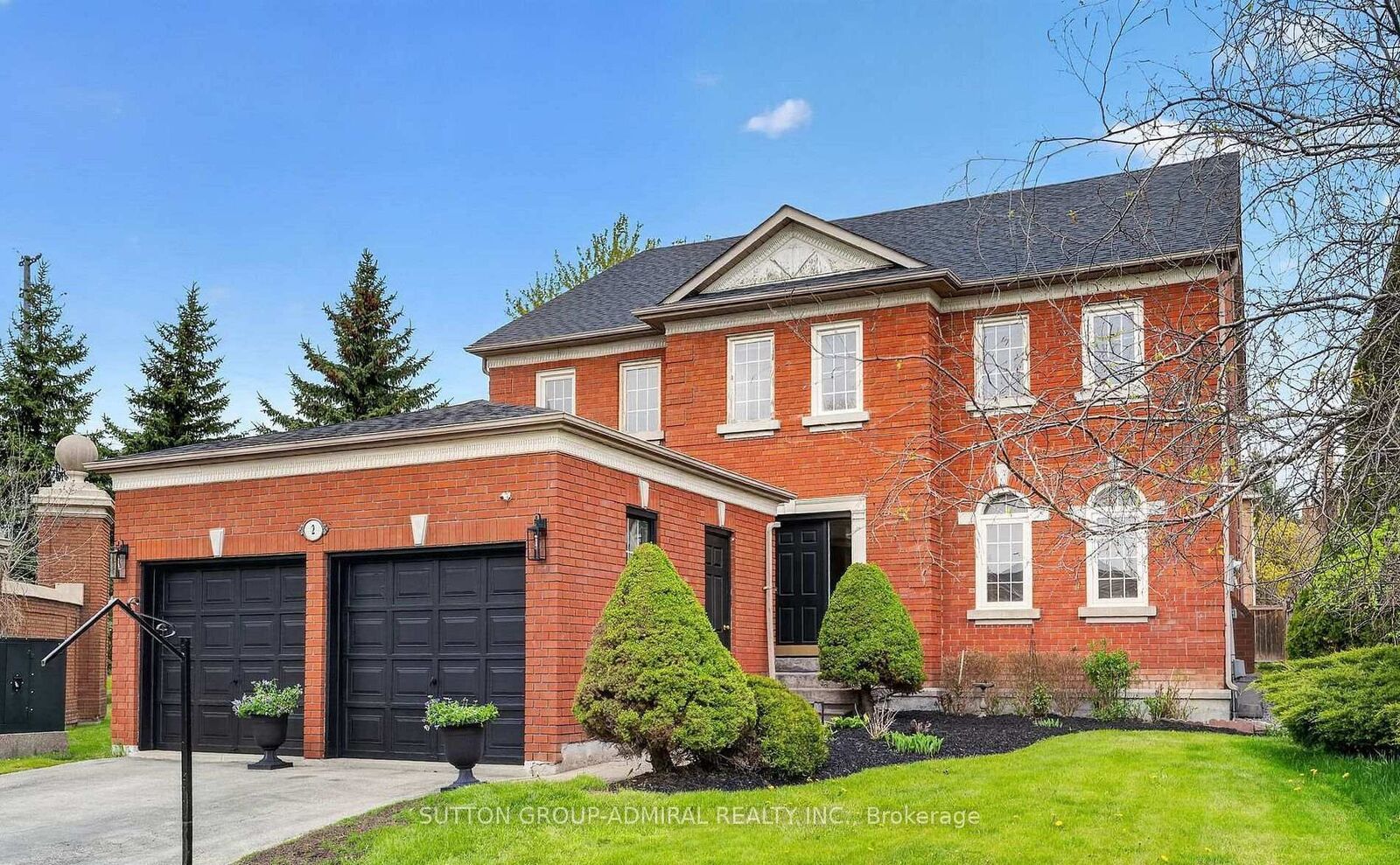 Property Photo: 2 Regent Street ON L4C 9B3