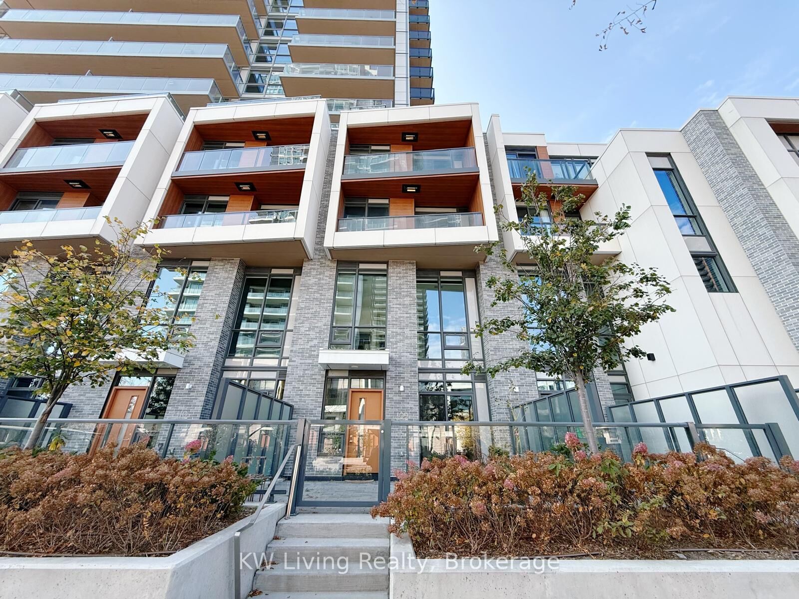 Property Photo:  27 McMahon Drive 109  ON M2K 0J2 
