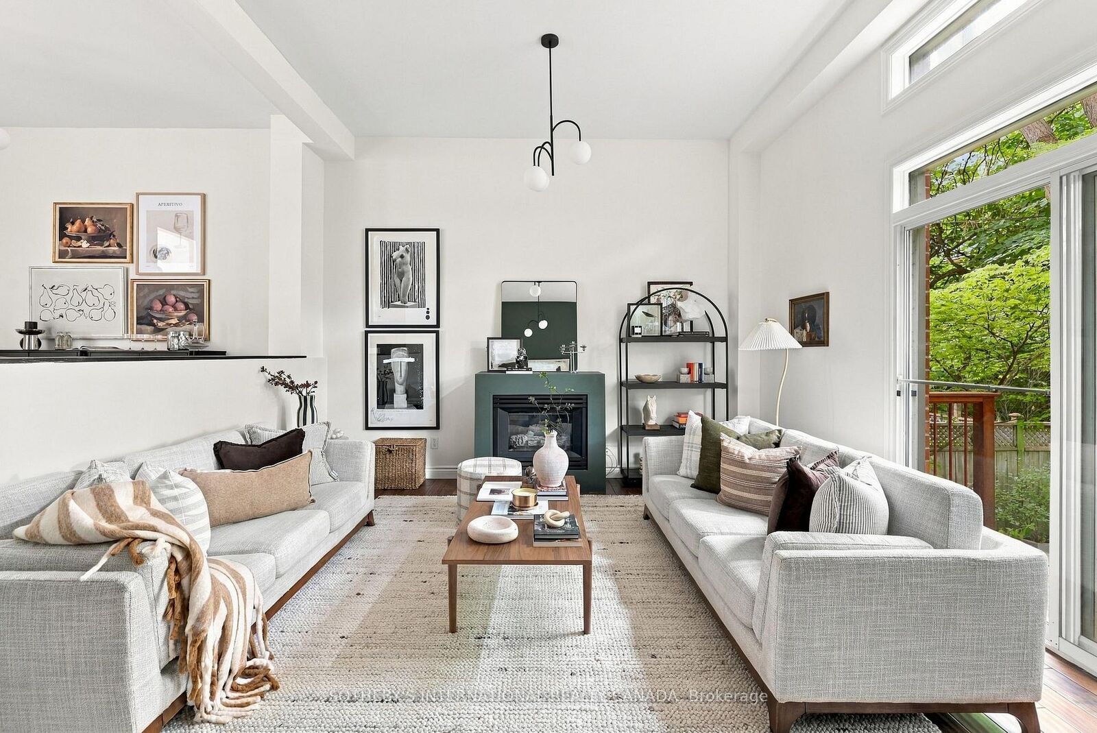 Property Photo:  60 Poulett Street  ON M5A 1Z5 