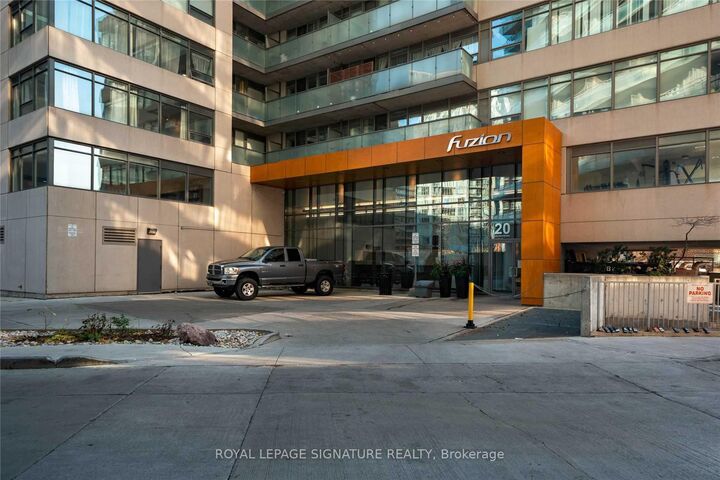 Property Photo:  20 Joe Shuster Way 1318  ON M6K 0A3 