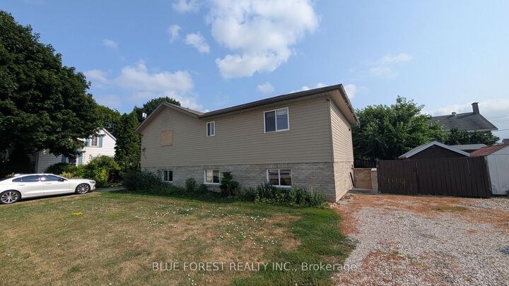 Property Photo:  618 Wallace Street  ON N8A 1K7 
