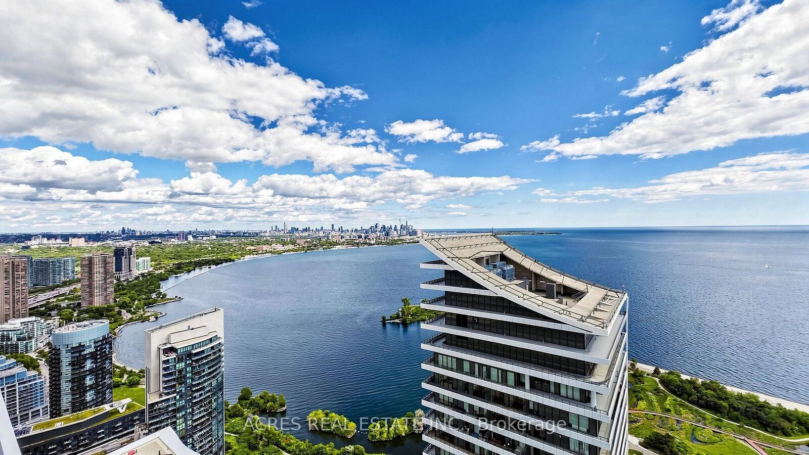 Property Photo:  30 Shore Breeze Drive 5806  ON M8V 0J1 
