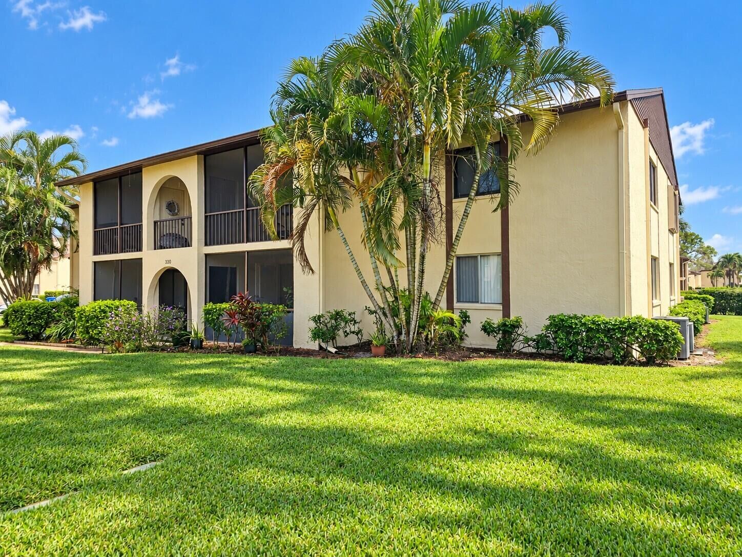 Property Photo: 330 Knotty Pine Circle FL 33463
