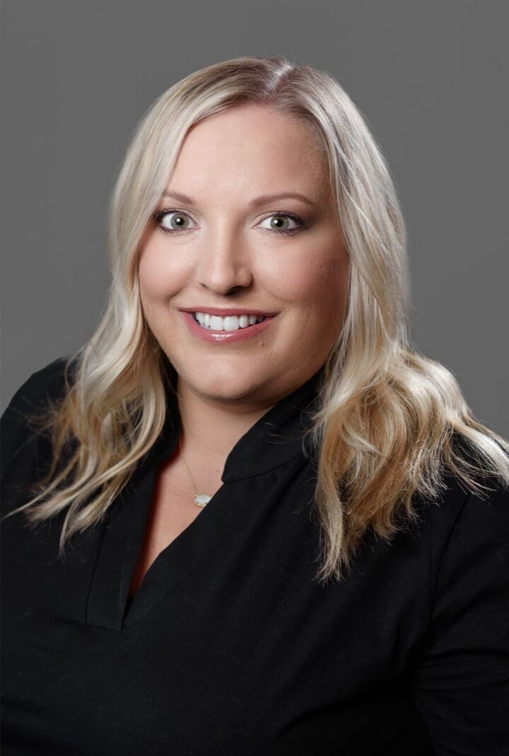 Lora Edwards, Real Estate Broker in Fishers, Scheetz