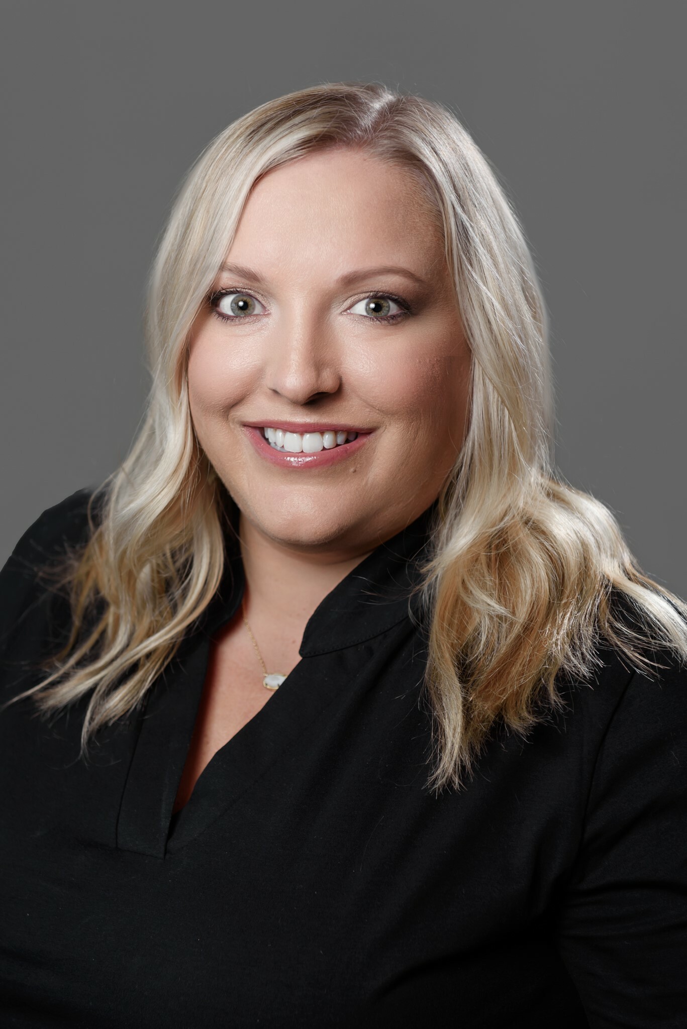 Lora Edwards, Associate Real Estate Broker in Fishers, Scheetz