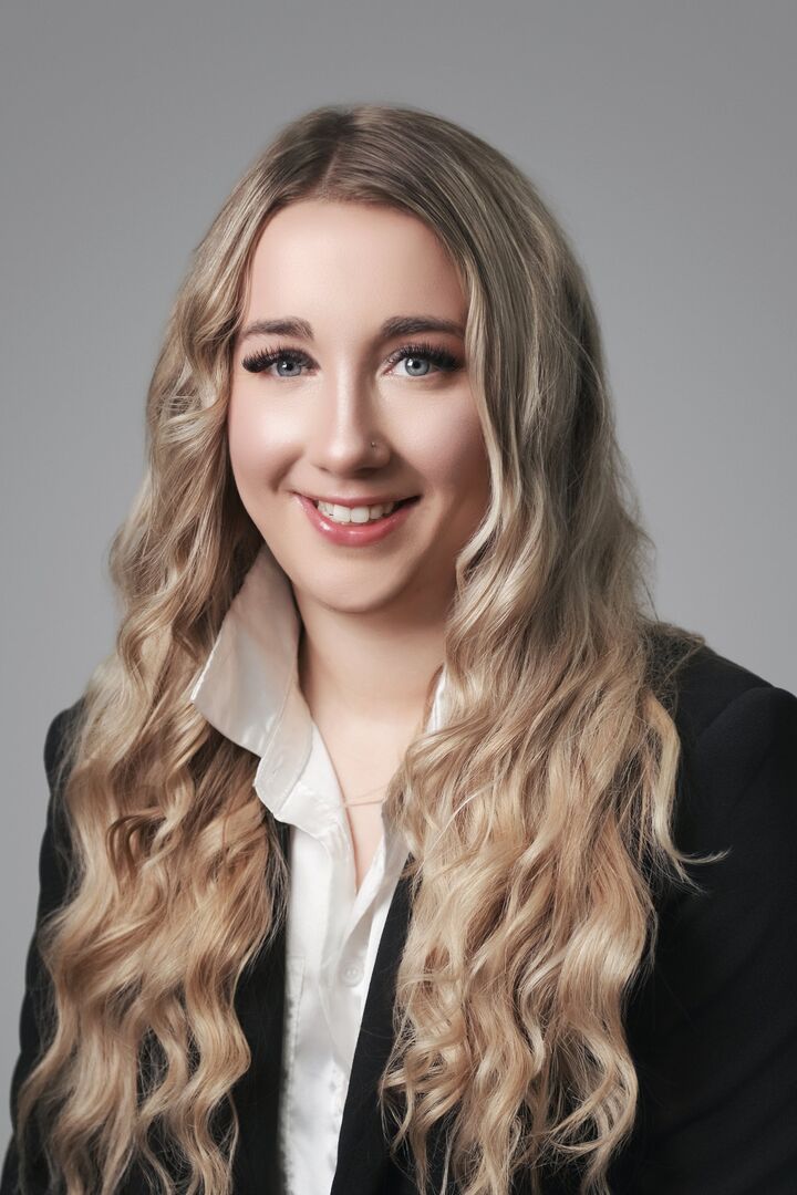Felicia Ouellette, Real Estate Broker in Indianapolis, Scheetz