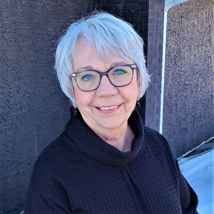 Debbie Crabbe,Sales Representative in Regina,CENTURY 21 Canada