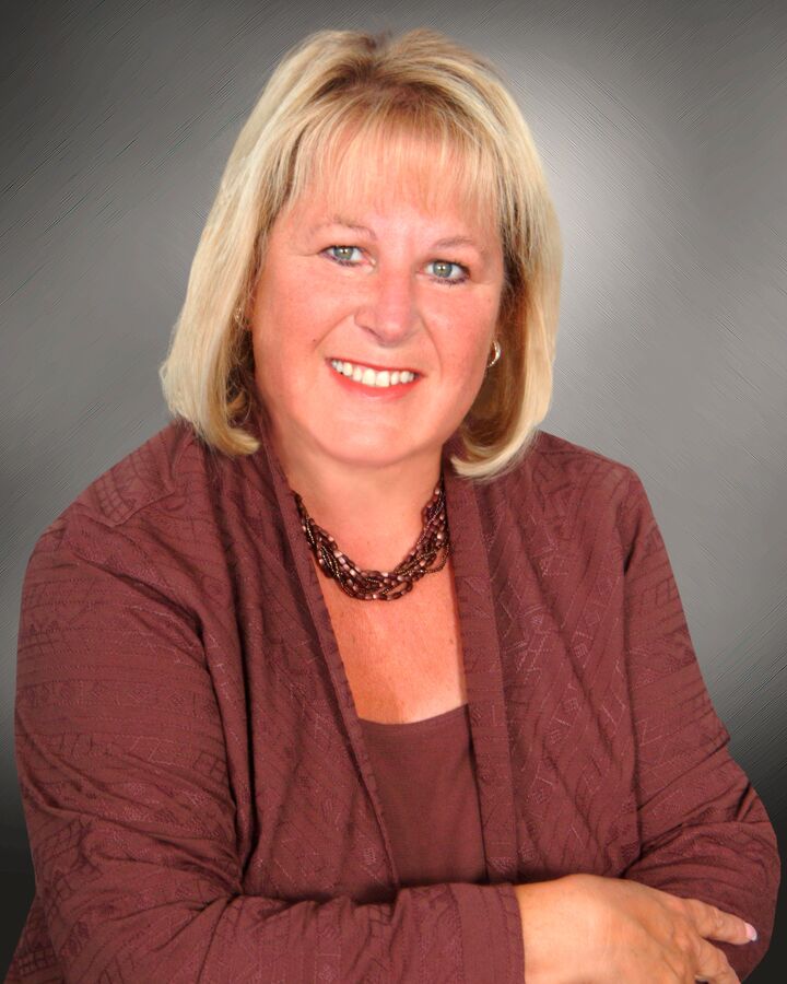 Kathleen Ricketts,  in Crystal Lake, Circle