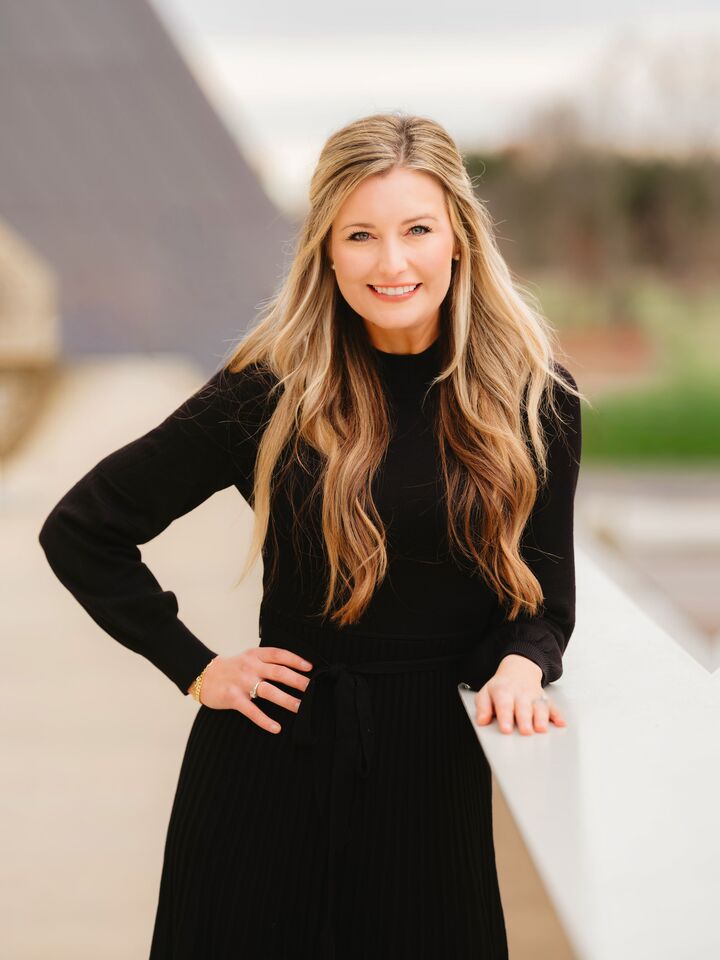 Tiffany Cox, Real Estate Salesperson in Bentonville, Harris McHaney & Faucette