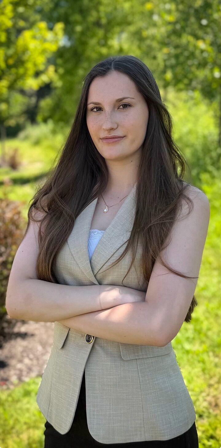 Brianna Basaraba,  in Midland, Professionals