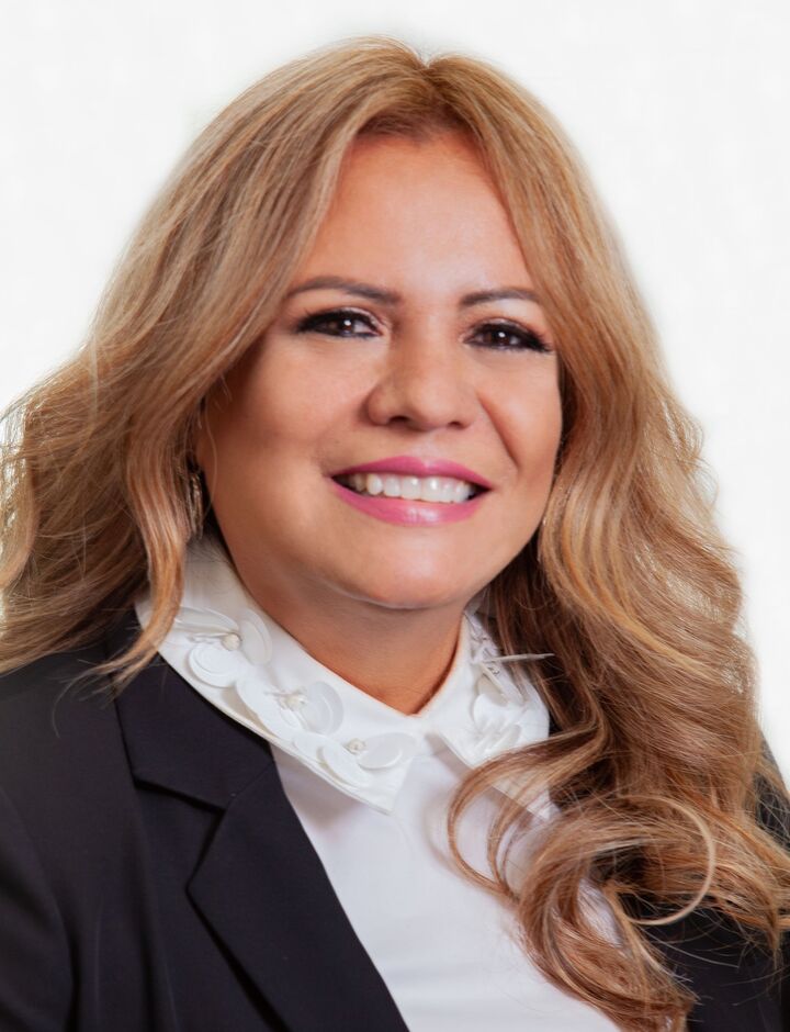 Gabriela Soto, Real Estate Salesperson in Mission Hills, Masters