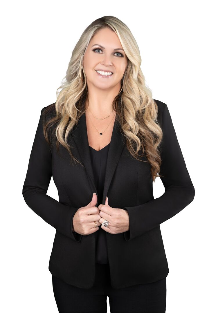 Lisa Hoyt Gamboa, Real Estate Salesperson in Murrieta, Associated Brokers Realty