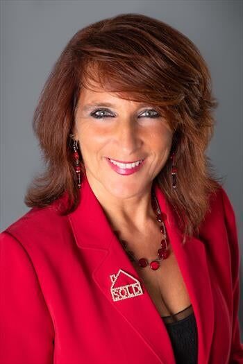 Dara Crawford,  in Woodbury, Realty Connect