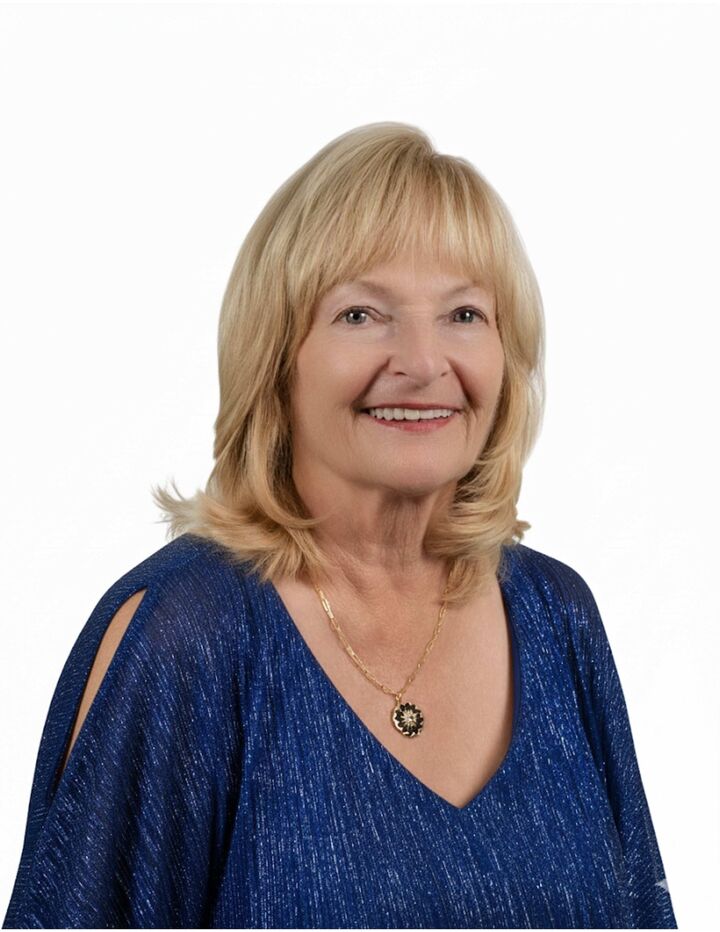 Carol Buchanan,  in Warwick, Green Team