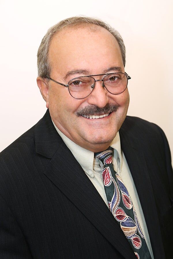 Vrej Azadian, Real Estate Salesperson in Glendale, Hallmark Realty