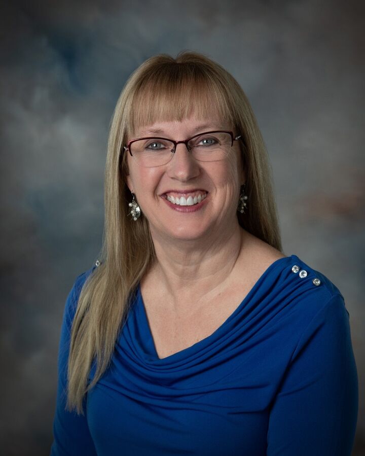 Kim Rinks, Real Estate Salesperson in Fenton, Professionals