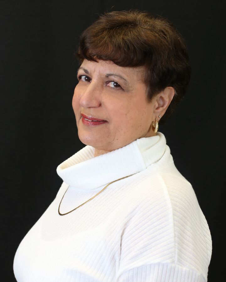 Marcia Dennis, Associate Real Estate Broker in Orland Park, Circle