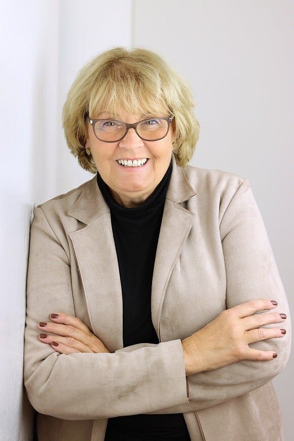 Gale Scaglia, Real Estate Salesperson in Patchogue, M&D Good Life