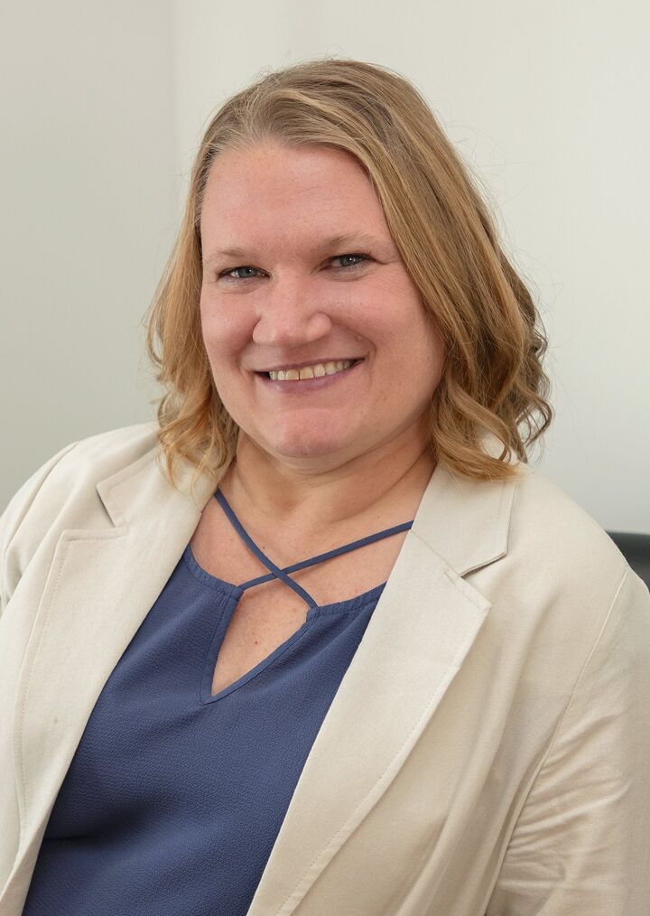 Mandy Heinemann, Real Estate Salesperson in Waverly, Signature Real Estate