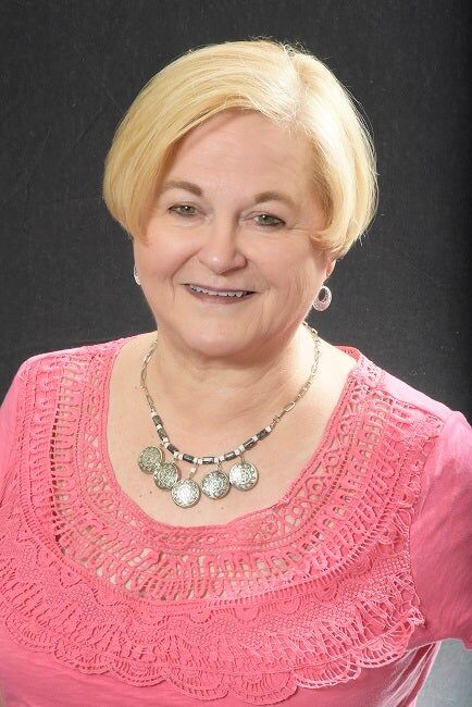 Dianne Yelm, Associate Real Estate Broker in Aurora, Circle