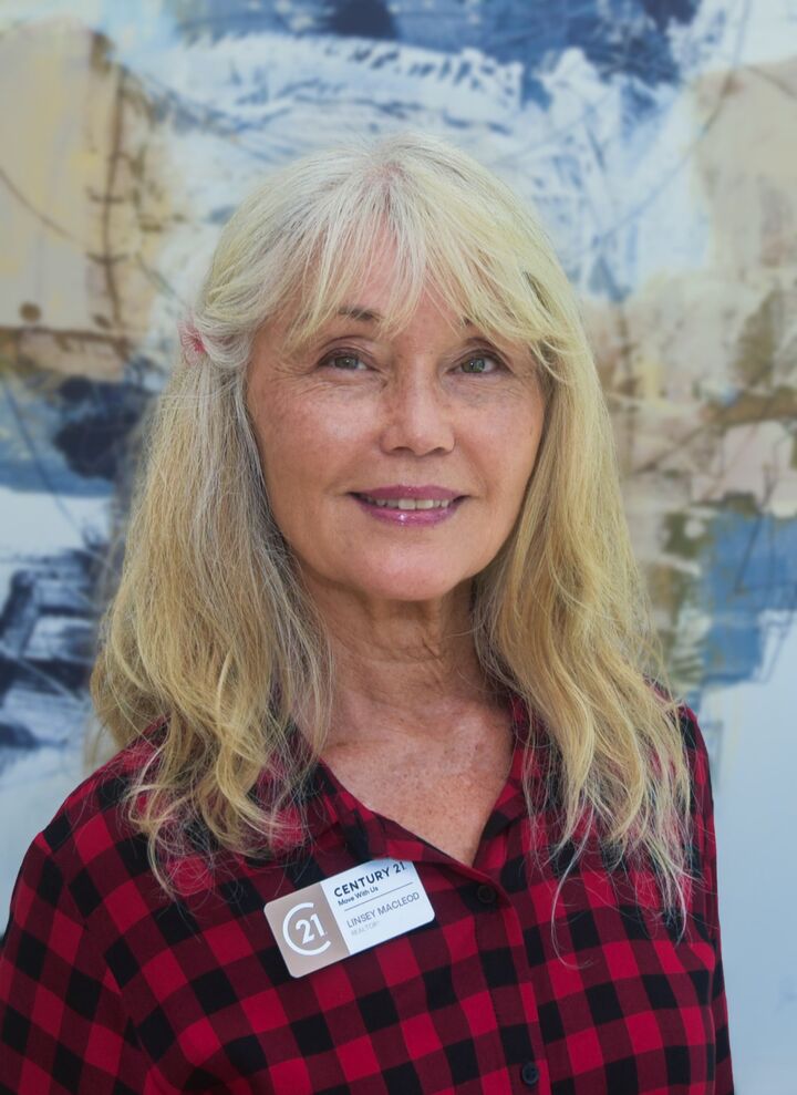 Linsey MacLeod,  in Palm City, Move With Us