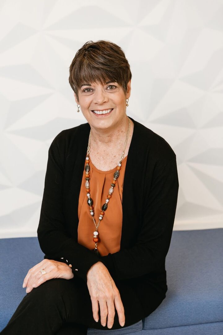 Donna Anderson,  in Fenton, Professionals