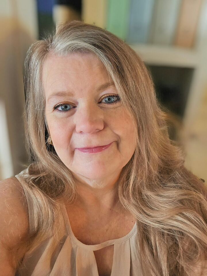 Bobbie Thompson, Real Estate Salesperson in Huntington, Central